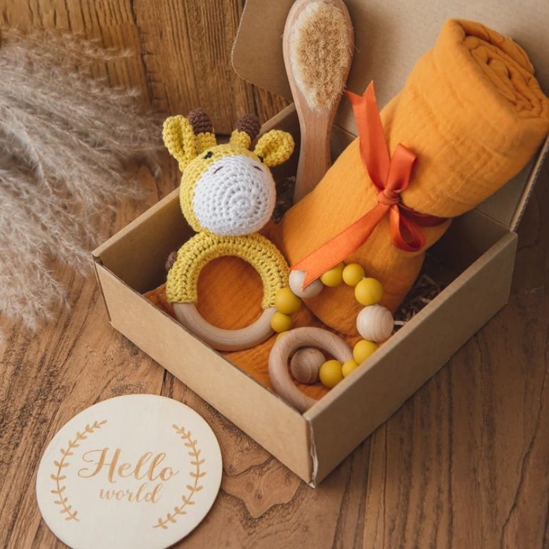 Babafürdőszett Swaddle Bibs Brush Rattle