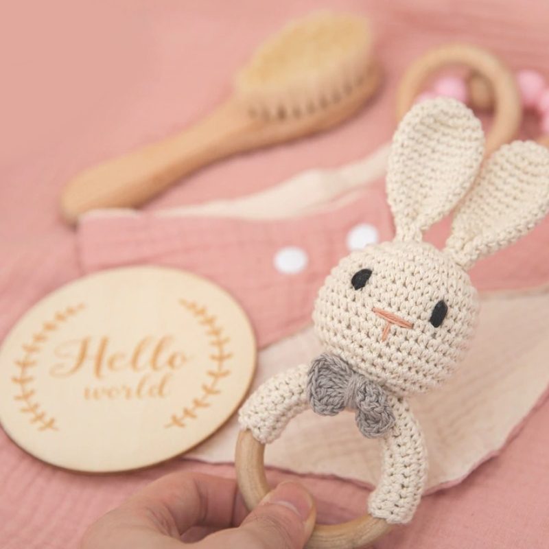 Babafürdőszett Swaddle Bibs Brush Rattle