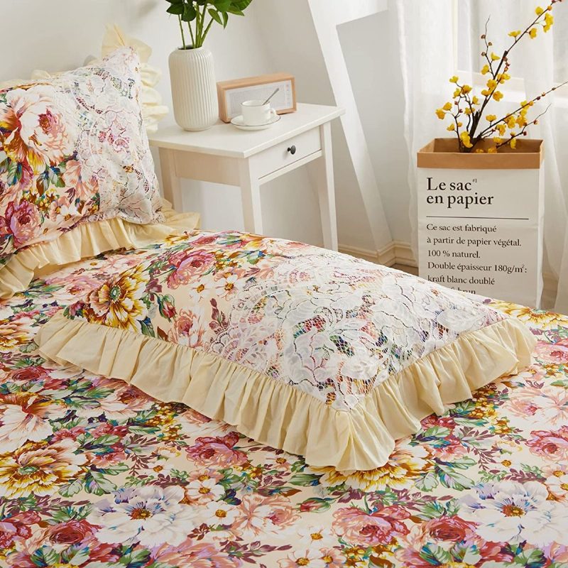 4 Db-os Shabby Virágos Ágynemű Szett 100% Pamut 600 Tc Princess Csipke Fodros Bazsarózsa Rózsa Paplanhuzat Puha Fehér Csipkepor 18'' Osztott Sarok Ágyszoknyával És 2 Párnahuzattal