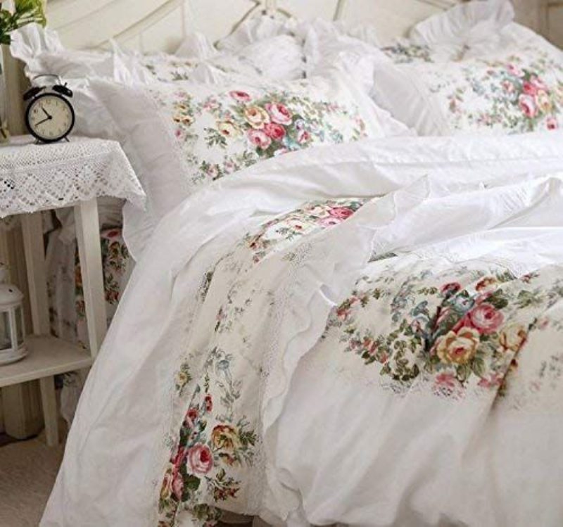 Elegáns És Kopott Vintage Rózsa Virágos Fehér Paplanhuzat Ágyszoknya Lovely Csipke És Fodros Stílusú Exquisite Craft 100% Pamut Hipoallergén 4 Részes