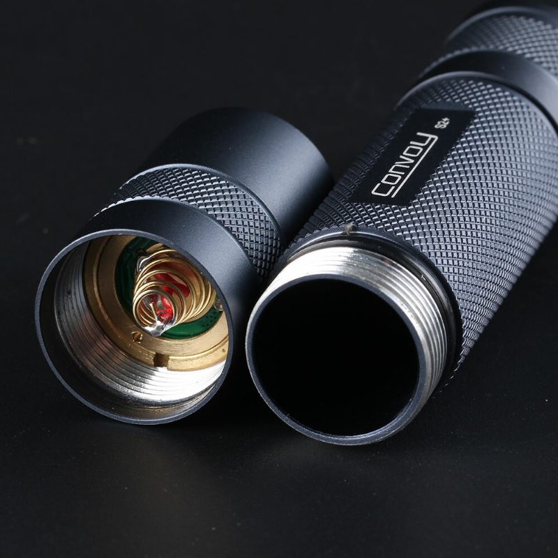 Szürke Convoy S2+ Sst40 1800lm 5000k 6500k Hőmérsékletvédelem-kezelés 18650 Zseblámpa
