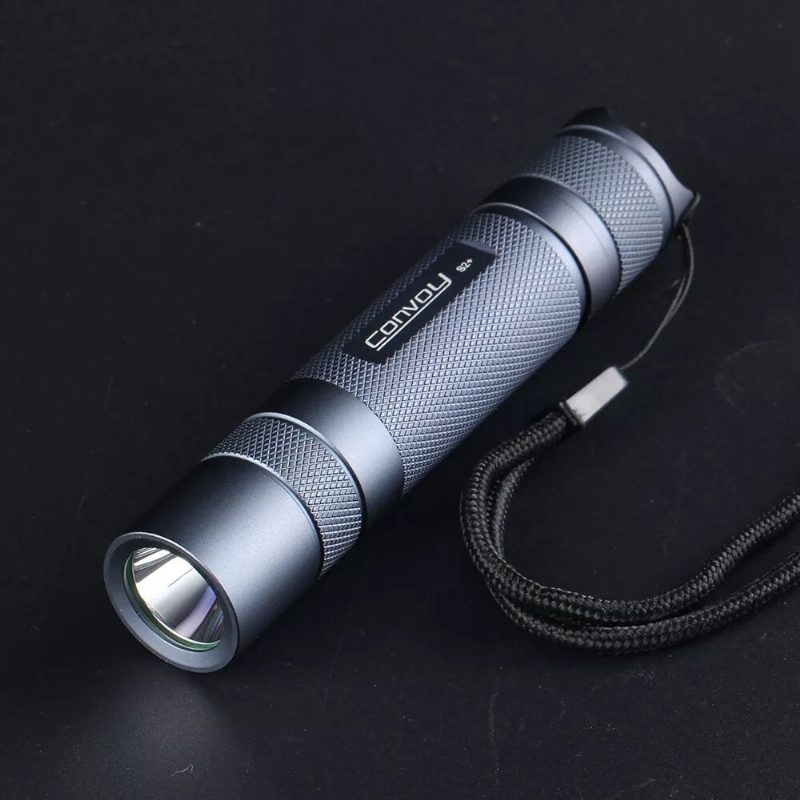 Szürke Convoy S2+ Sst40 1800lm 5000k 6500k Hőmérsékletvédelem-kezelés 18650 Zseblámpa