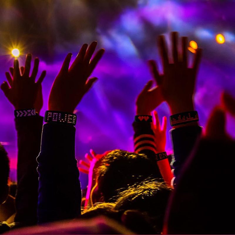 Éljenző Színes Kijelzős Dinamikus Led-es Világító Karkötő Éjszakai Futókoncert-parti Kellékek Karkötője